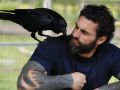 Triste adiós a Dimitri, el cuervo más famoso de Instagram Javier Otero Anubis Dimitris con sus animales