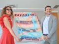 La concejala de Cultura, María Outeiral y el alcalde, José Ramón Romero, presentaron el cartel que recoge las principales atracciones de las Festas do Verán de Boiro