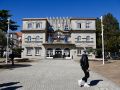 Licitan el cambio de pasarelas de Area da Cruz por unas de composite por 195.000 euros Fachada do Concello de O Grove