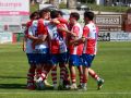 Los jugadores locales celebran el gol de la victoria