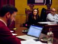 El PP de Cambados pide la dimisión de Lago por la fisura del gobierno en el Presupuesto El regidor, Samuel Lago, y la portavoz popular, Sabela Fole, durante una sesión plenaria