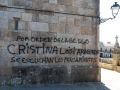La pintada afea la fachada principal de la iglesia, declarada BIC