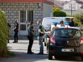 Agentes durante el operativo en el domicilio donde ocurrió todo