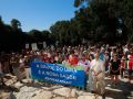 Un centenar de voces reclaman un Umia "sano" frente a la polémica represa Concentración en la playa fluvial de Cabanelas, en Ribadumia