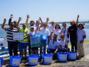 Representantes de Redeia y Amicos, con la colaboración de pescadores y mariscadores llevan a cabo la suelta de gorgonias recuperadas
