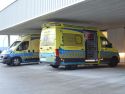 Una ambulancia del 061, con el equipo médico del centro de salud pobrense, trasladó a la víctima al servicio de Urxencias del Hospital do Barbanza