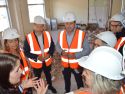 La conselleira do Mar visitó las obras de conversión de las antiguas viviendas de los maestros de Boiro en un centro de día para enfermos de Alzheimer