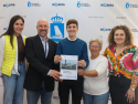 El alcalde de Ribeira junto a otros miembros del gobierno local