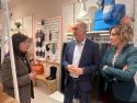 El delegado territorial de la Xunta junto a la portavoz del PP en Cuntis