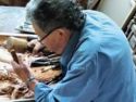El pobrense Demetrio Bermo acumula  siete décadas de trayectoria como diseñador, ebanista y tallista
