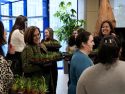 Usuarias de Ambar entregaron plantas a la plantilla de la compañía pobrense Congalsa Ambar Día Internacional de la Mujer