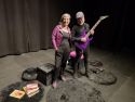 La narradora oral Vero Rilo y el músico Luis Iglesias participaron en la representación de la función 'Chaves invisibles'