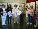 El alcalde de Valga con las artistas de la muestra