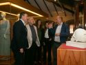Valentín González Formoso estuvo acompañado durante la visita al Museo Valle-Inclán por su director, Antonio González Milla, así como el alcalde José Carlos Vidal y la edila Patricia Lojo, entre otros