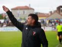 Gonza da inidicaciones durante el partido del domingo en A Lomba