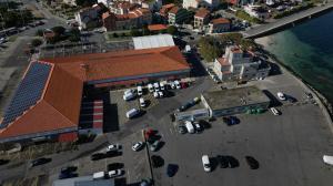 Imagen aérea del edificio de la plaza de abastos de O Grove