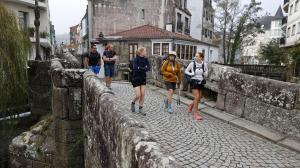Imagen de archivo de peregrinos a su paso por Caldas de Reis