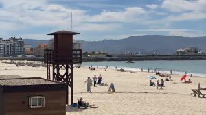 Torreta de socorrismo vacía en la playa de Silgar el sábado pasado