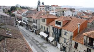 Vista de viviendas en el conjunto histórico de Cambados