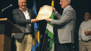 Bello Maneiro y el alcalde de Prat de Comte, Miquel Trilla