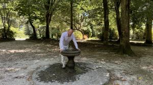 El teniente de alcalde en el espacio que se rehabilitará en Caldas
