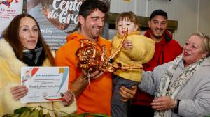 La subasta reunió a muchos participantes y familiares en la lonja meca