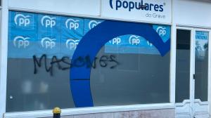 Pintada en la sede el PP de O Grove