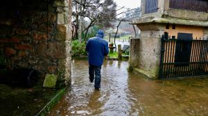 Una vivienda anegada en el lugar de Calvos, en Cuntis