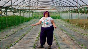 La cambadesa, en el invernadero en el que trabaja