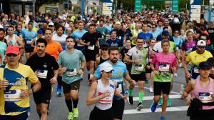 Participantes en la media maratón Entre Rías celebrada el año pasado
