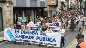 Vecinos y vecinas de A Pobra marchan por la sanidad