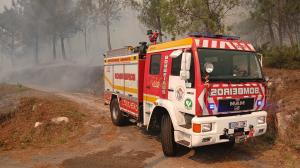 Bombeiros de Ribeira no incendio de Cabrais, Porto do Son