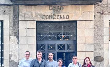 Algunos vecinos afectados por la Variante junto al alcalde caldense