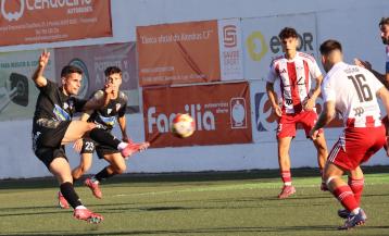 Palmás engancha el derechazo de volea que supuso el 0-2