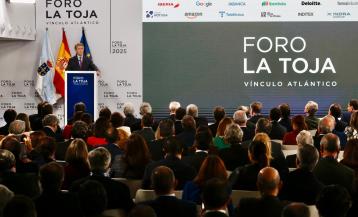 Los asistentes durante la ponencia de Alberto Nuñez Feijóo en el Foro La Toja