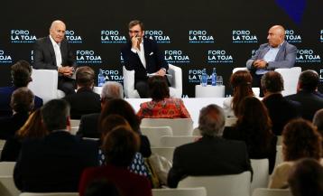 Diálogo entre Ehud Olmert y Samer Abdelrazzak Sinijlawi, moderado por el representante permanente de España ante la UE (2016-2021), Pablo García-Berdoy