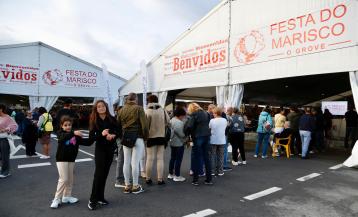 Colas a los puestos el día de la inauguración