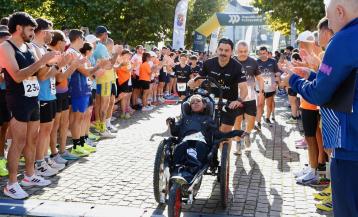 El centro de O Mosteiro fue un hervidero de personas, concentrando a una población equivalente a la mitad del padrón municipal