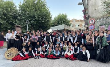 La agrupación Os Gatiños de Portonovo