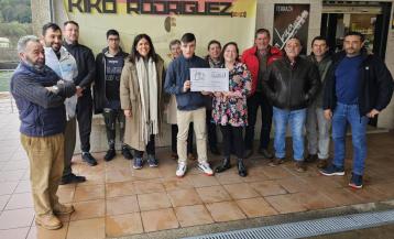 Intergrantes da asociación, nun acto en apoio do esgrimista meisino Kiko Rodríguez