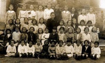 María de la Concepción Pérez Iglesias se trasladó a Portas para dirigir la escuela femenina