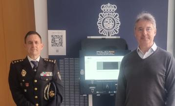 El Comisario de la Policía Nacional y el alcalde de O Grove, José Cacabelos