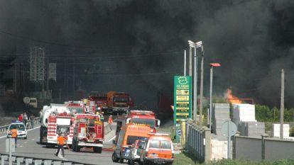 El incendio de la Brenntag provoca un vertido al Umia y deja sin agua potable o Salnés. Irago/Moldes