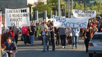Vecinos de Lantaño protestan contra las obras del AVE