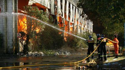 Un devastador incendio arrasa la nave de la fábrica cordelera Chicolino. Gonzalo Salgado