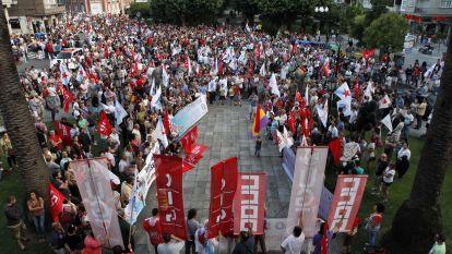 Multittudinaria manifestación en Vilagarcía contra los recortes. Gonzalo Salgado