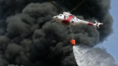 Un devastador incendio arrasa la nave de la fábrica cordelera Chicolino. Gonzalo Salgado