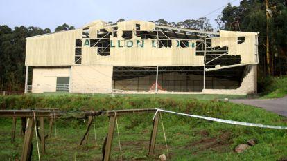 Un tornado destroza el pabellón de Xil Meaño
