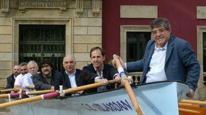 Los candidatos a la Alcaldía de Vilagarcía en la tradicional foto de inicio de campaña. G.Salgado