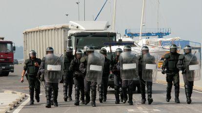 El muelle de Vilanova se convierte en el epicentro de la guerra entre bateeiros. Carlos Folgoso